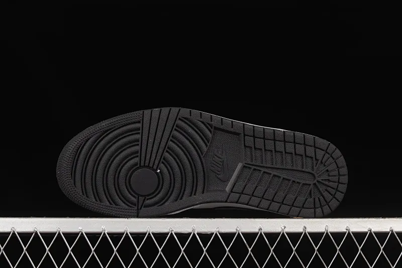All categories Air Jordan Jordan series basketball shoes Air Jordan 1 Mid Air Jordan 1 Mid AJ1 Joe 1 patent leather black gold mid-top basketball shoes 554724-132